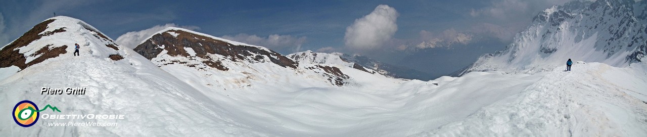 72 la lunga cresta innevata per il Campioncino.jpg